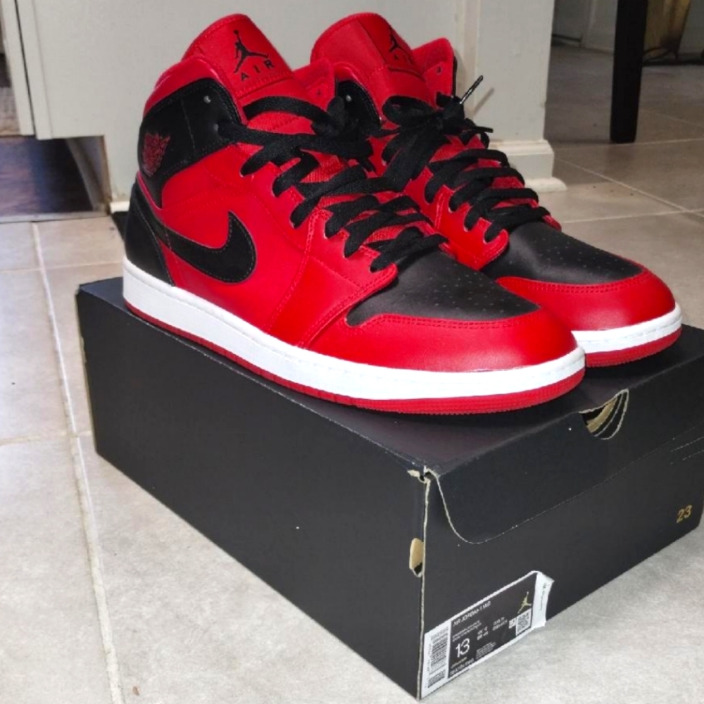 Air Jordan 1 MID
